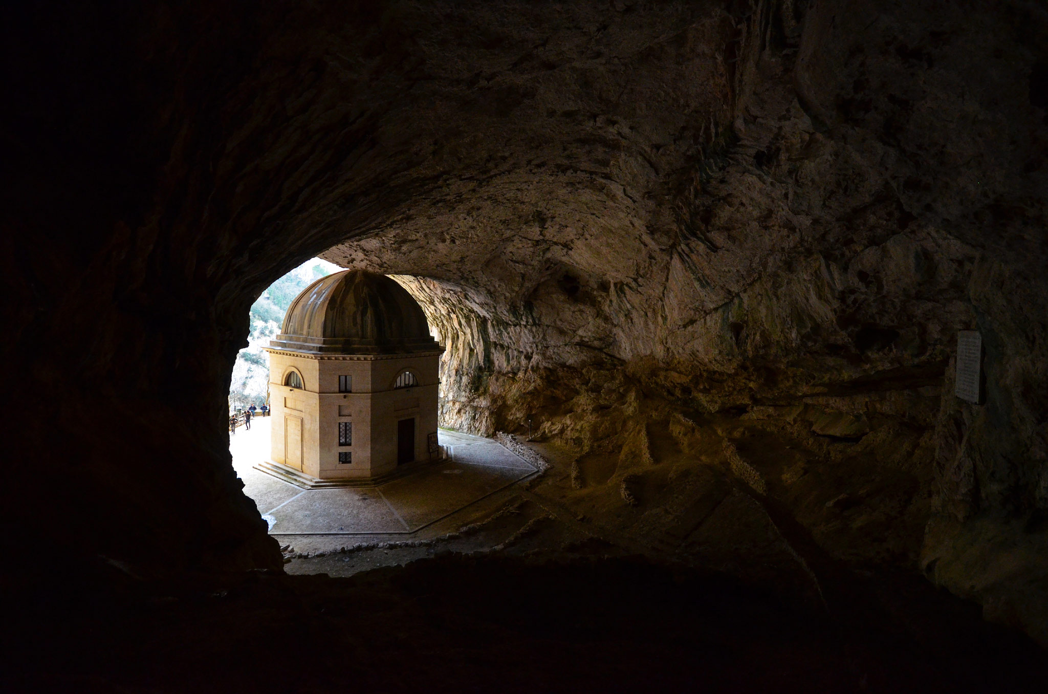 Tempio del Valadier, Genga (Photo license: CC BY-NC-SA 2.0)
